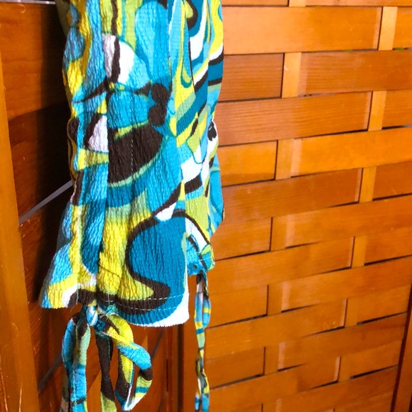 Sleeveless Top with Side Drawstrings - Picture 5 of 7